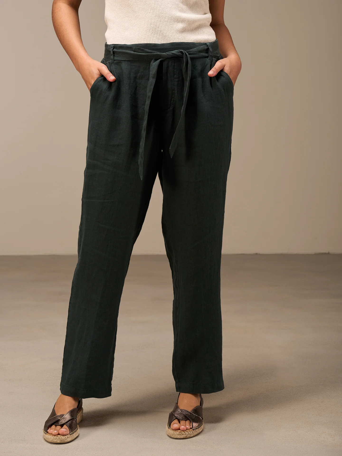 Hose mit Gürtel - Image 17