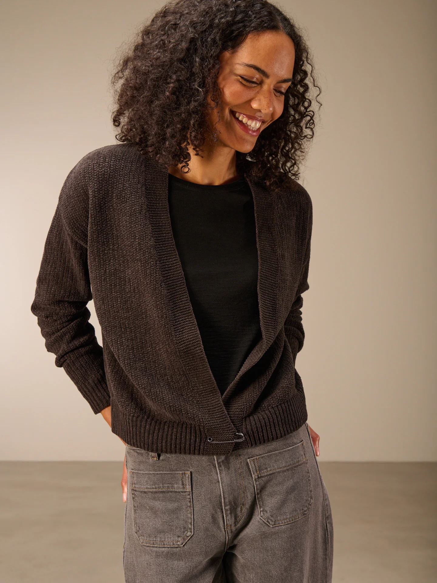 Strickjacke mit V-Ausschnitt - Image 7